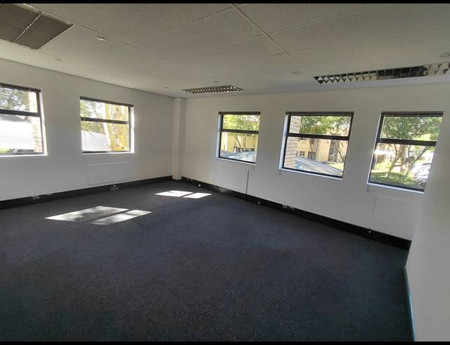 5,745M² OFFICE FOR SALE IN BRYANSTON